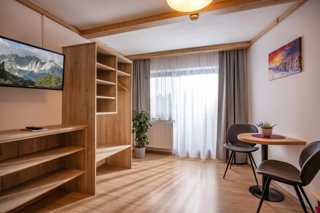 Hotel Schmiedboden Oberndorf in Tirol Eksteriør bilde